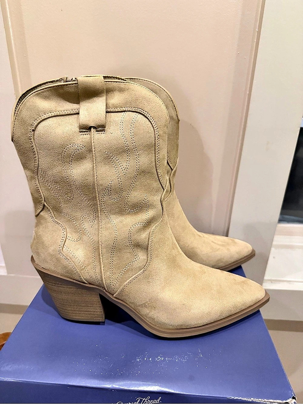NWT Country Western Cowgirl Universal Thread Jacey Ankle Boots Cream Tan US 11 W